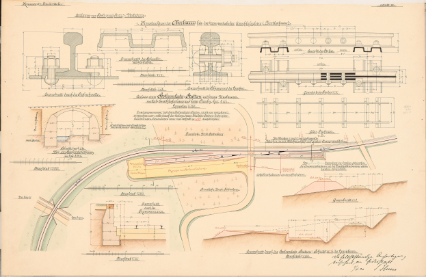 Altes Buch mit detaillierten Zeichnungen und Text eines Eisenbahnlayouts, das eine Bahnschienen-Illustration zeigt.
