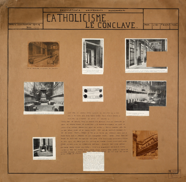 Ein Buch mit Bildern und Text, das die Geschichte der Katholischen Kirche detailliert, einschließlich Abbildungen ihrer Räume, Korridore und konservierter Artefakte.