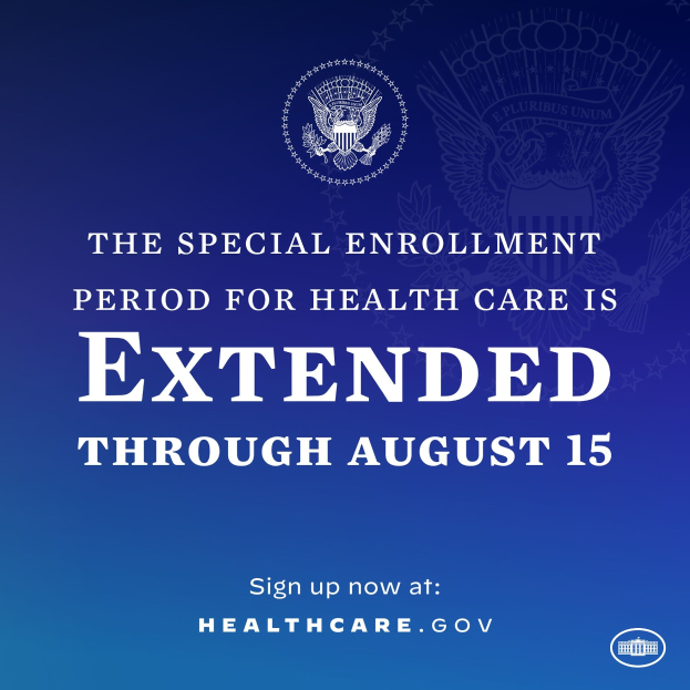 Plakat mit Text und Logo, auf dem steht: "Die Anmeldefrist für die Gesundheitsversorgung ist bis zum 15. August verlängert."