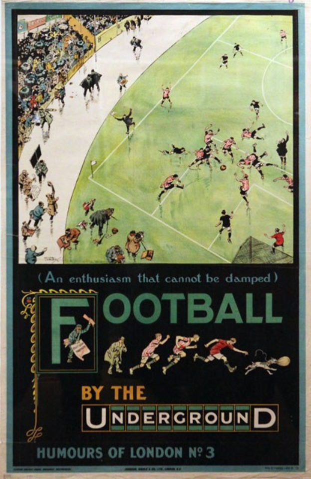 Plakat an einer Wand, das Zuschauer bei einem Fußballspiel in einem Stadion zeigt, mit dem Text "Fußball von der U-Bahn - Londoner Humor Nr. 3" darüber.