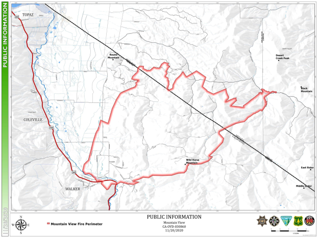 Detailierte Posterkarte einer geplanten Bergroute mit Route, Sehenswürdigkeiten, Text und Logos.