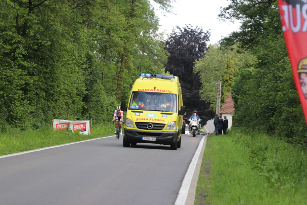 POL-D: Verkehrsunfall in Grafenberg - E-Bike-Fahrer kollidiert mit Lastwagen - Person schwer verletzt und ins Krankenhaus gebracht
