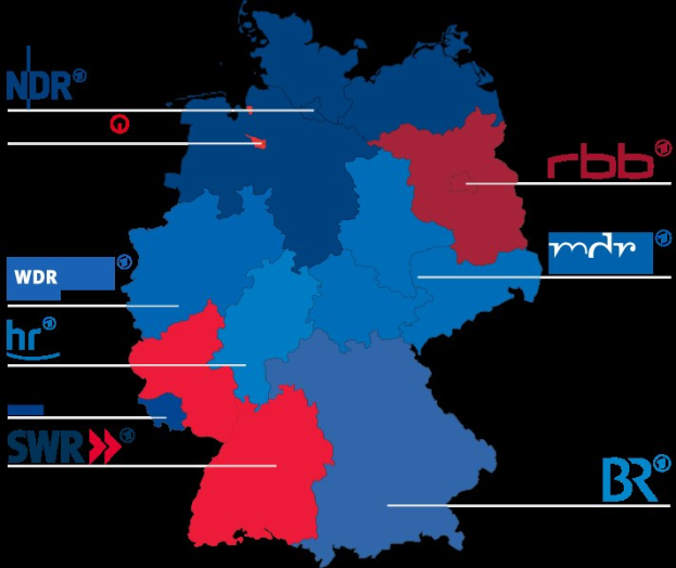 Eine Deutschlandkarte mit in rot und blau hervorgehobenen Bundesländern, die die Ergebnisse der Wahl von 2016 zeigen, einschließlich der Namen der Kandidaten und weiterer Details zum Wahltermin.