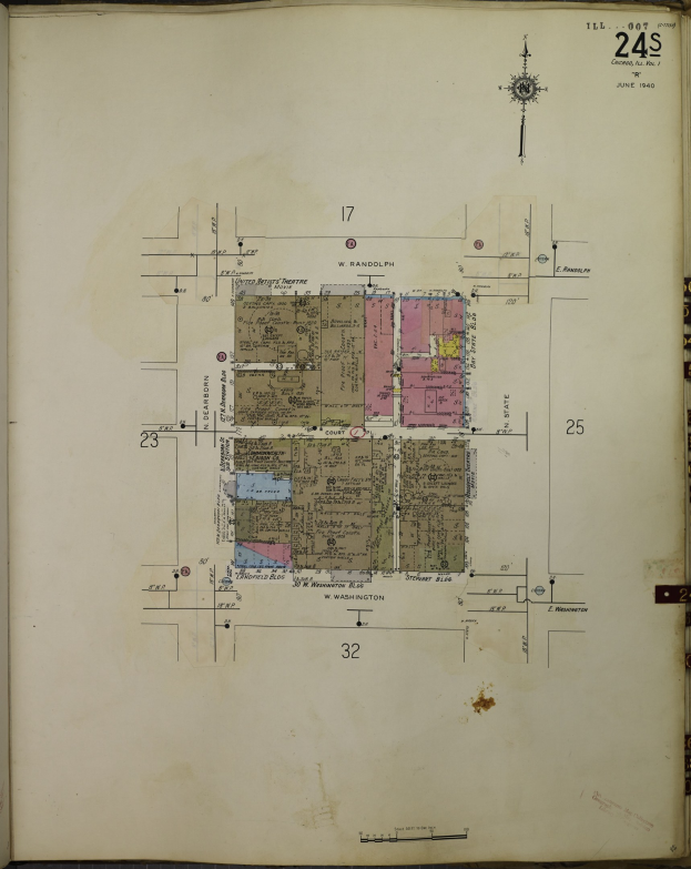 Offenes Buch mit detaillierter Stadtkarte mit Straßen, Gebäuden und Sehenswürdigkeiten, wahrscheinlich als umfassender Gebietsplan.