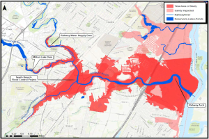 Eine Karte von New York City mit einem roten und blauen Farbschema, das die vorgeschlagenen Hochrisikobereiche anzeigt, mit Text, der die Hochwasserspezifika erläutert.
