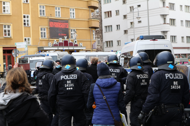 POL-WES: Dinslaken - Eine Person bei Streit beim Füßballspiel verletzt