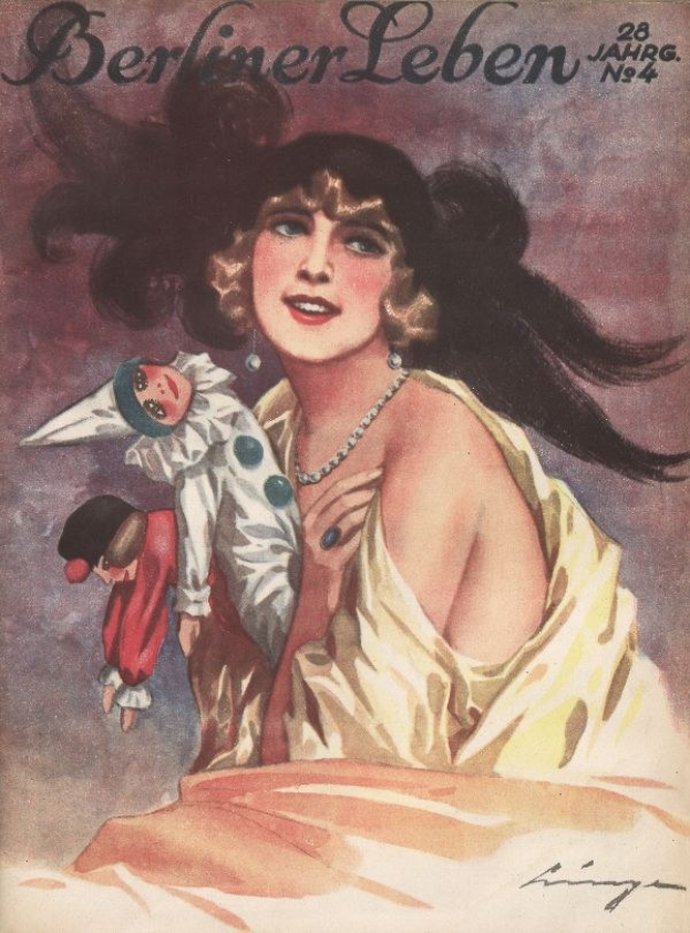 Eine Frau in einem gelben Kleid hält eine Puppe, beide mit sanften Gesichtern, auf dem Cover des Berliner Leben Magazins von April 1928, mit einem hellblauen Hintergrund und einem Wasserzeichen in der rechten unteren Ecke.